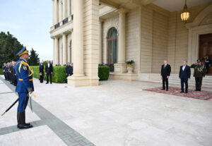 image-iran-prezidenti-mesud-pezeskianin-resmi-qarsilanma3