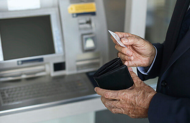 image-using-an-atm-machine