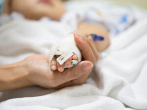 image-mother-holding-a-baby-hand