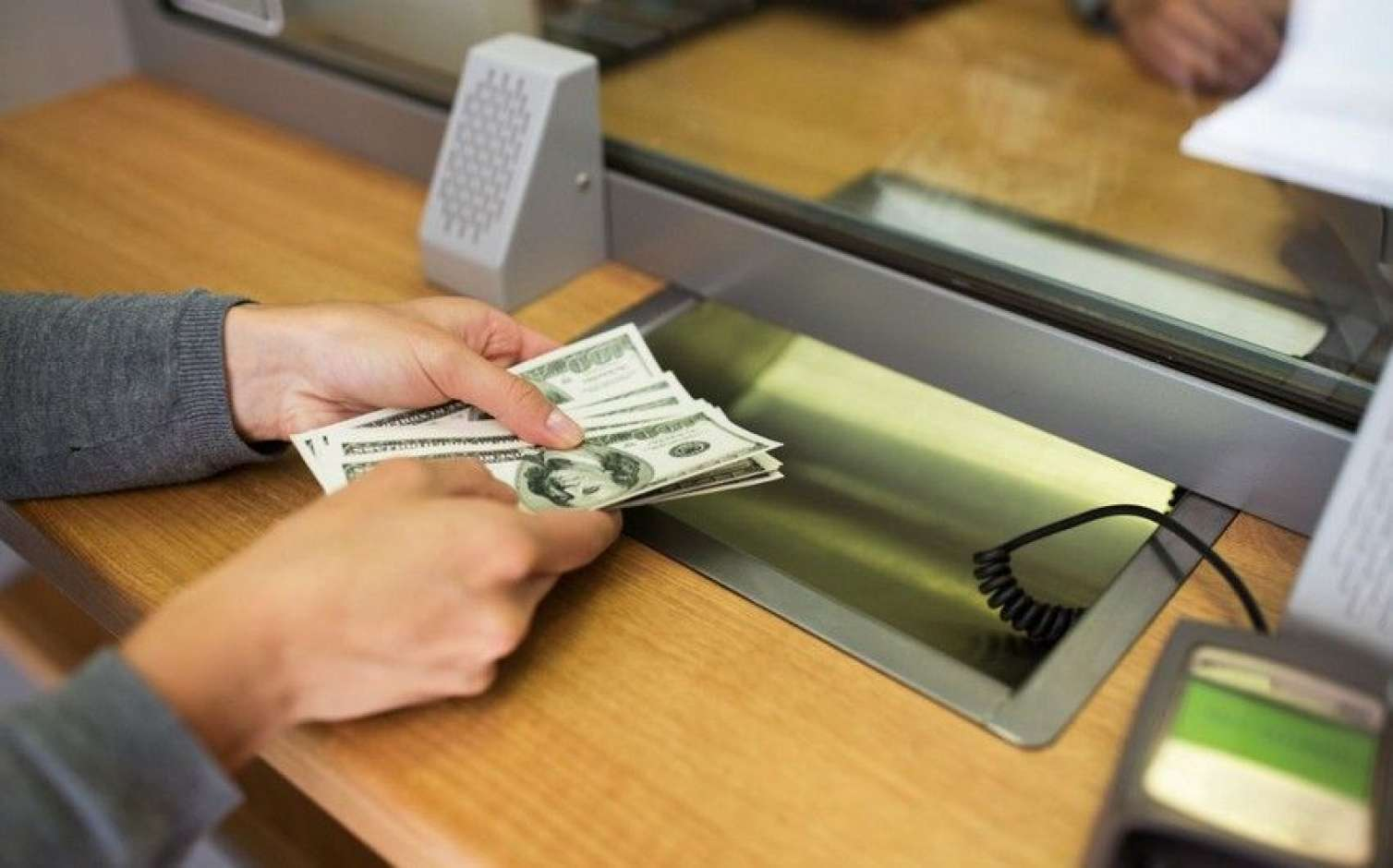 Azərbaycanda dolların məzənnəsi ilə bağlı VACİB MƏLMAT