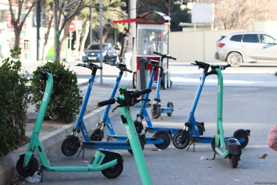 Bakıda skuter sürən yeniyetmə avtobusa çırpıldı – vəziyyəti açıqlandı