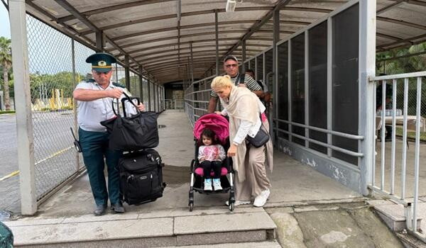 Belarus vətəndaşları İrandan Azərbaycana keçdi – FOTO