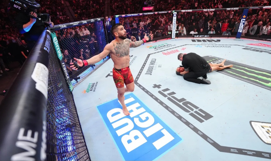 Gürcü Topuria UFC317-də nokautla çempion oldu – VİDEO