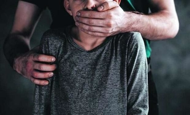 Suraxanıda 17 yaşlı oğlanın intiharı dəhşətli cinayətlərin üstünü açdı- Manyak qonşu tərəfindən zorlanıbmış   