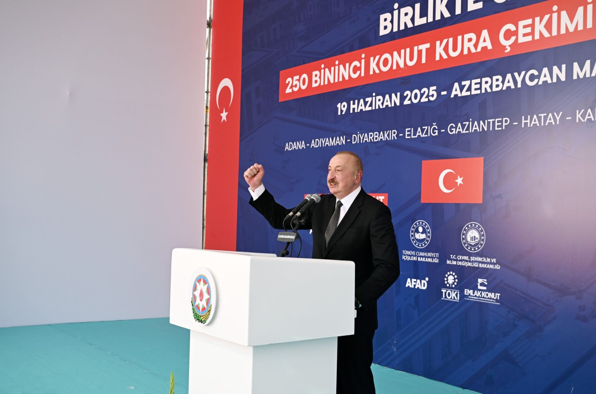 Prezidentin Türkiyə səfərindən yeni görüntülər – VİDEO