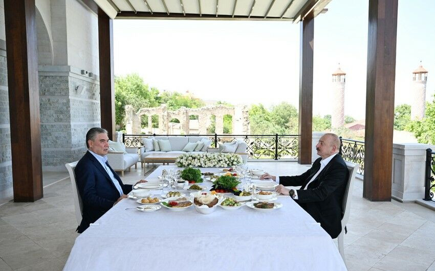 Prezident və Berdiməhəmmədov Şuşada nahar etdi – FOTO