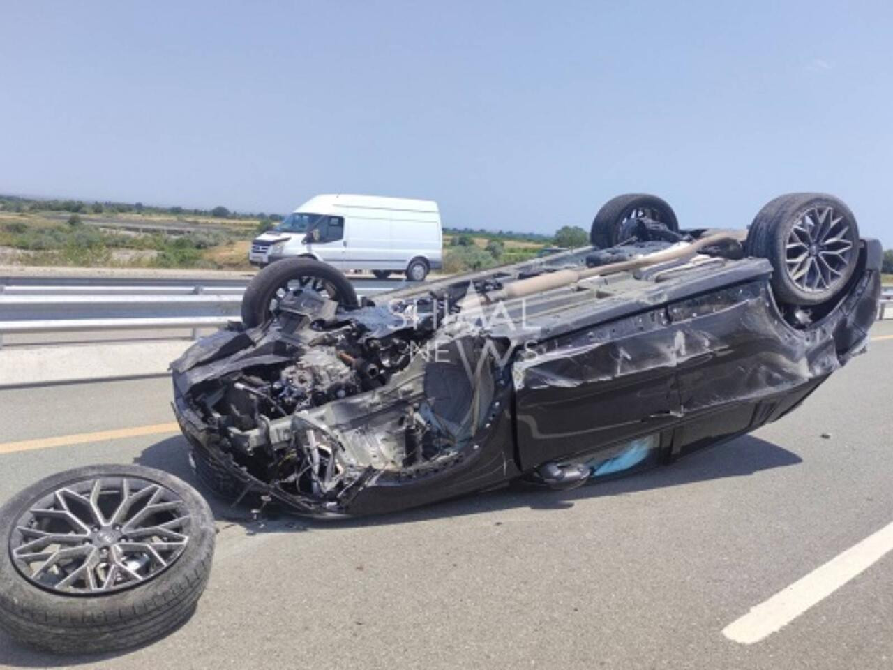 Ödənişli yolda “Changan” aşdı – Sürücü maşından burnu belə qanamadan çıxdı – FOTO 