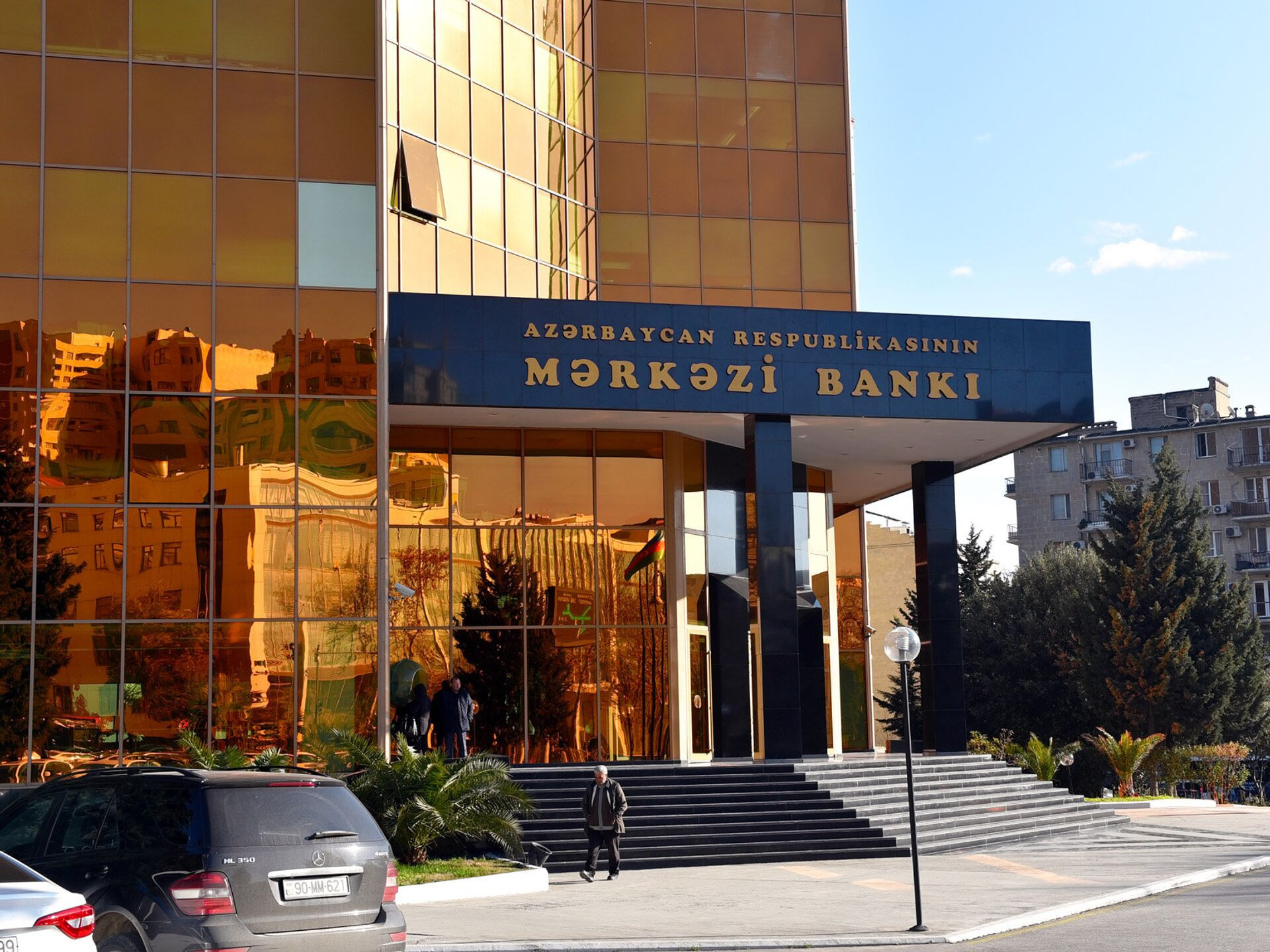 AMB 2 sığorta şirkəti ilə bağlı məcburi sərəncam verdi
