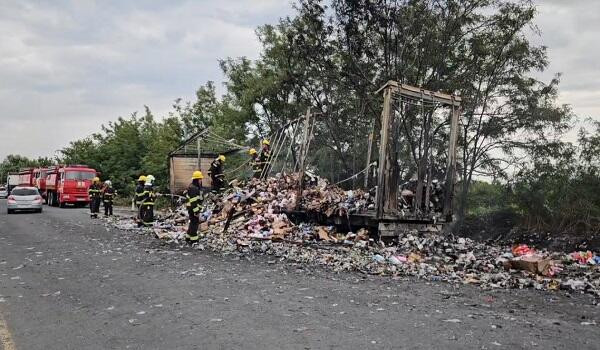 Şəkidə TIR yanaraq kül oldu – FOTO