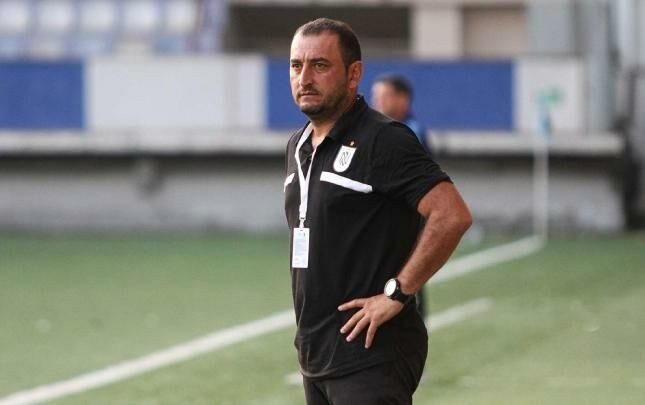 “Neftçi” məşqçisi ilə yollarını ayırdı