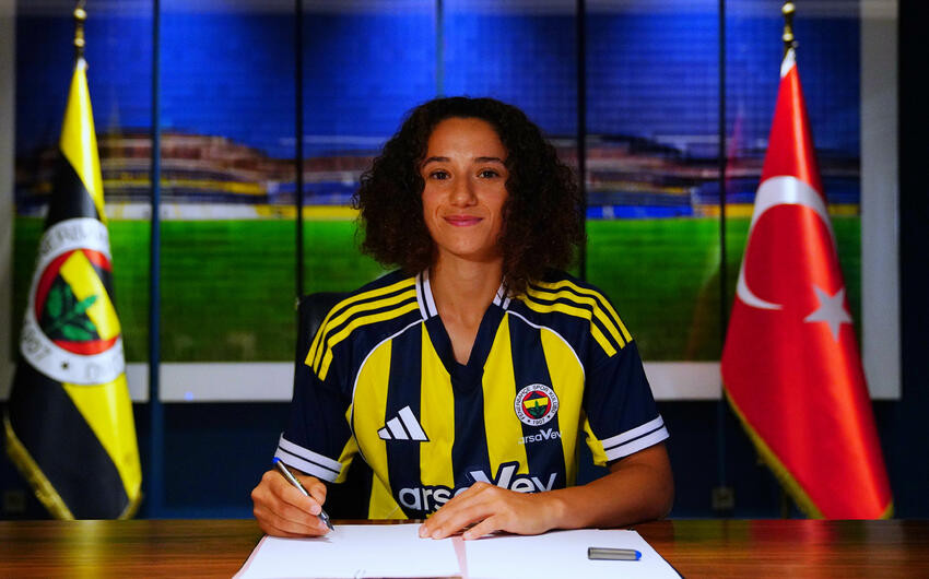Azərbaycan yığmasının futbolçusu “Fənərbağça”ya keçdi – FOTO