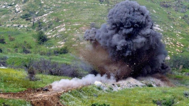Ordumuzun hərbi maşını minaya düşdü: yaralılar var