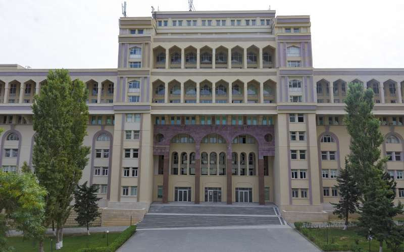 Həkim olmaq istəyənlərin nəzərinə – Təhsil haqqı iki min manat artırıldı