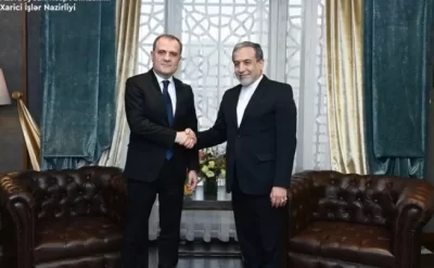 Ceyhun Bayramov Abbas Əraqçi ilə danışdı