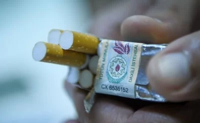 Küçədə və ya parkda gəzərkən siqaret çəkmək olar?