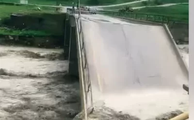 Siyəzəndə körpü uçdu: