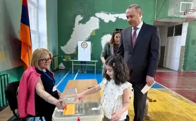 Qriqoryan Şirvanzadə məktəbində səs verdi - Divarların vəziyyəti müzakirə mövzusu oldu