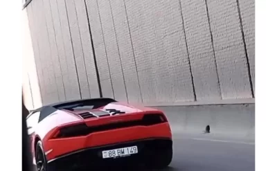 Balaəli yeni aldığı "Ferrari"si ilə GÖRÜNTÜLƏNDİ - VİDEO