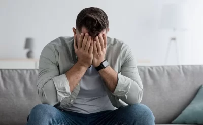 Hansı yaşda insan özünü bədbəxt hiss etməyə başlayır? – SƏBƏBLƏR