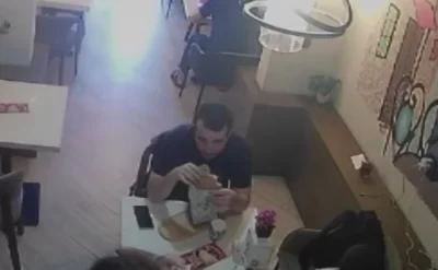Bakıda kafedə yemək yeyərkən boğulmağa başladı... - Video