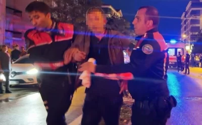 Qızını narahat edən gəncin qulağını kəsdi