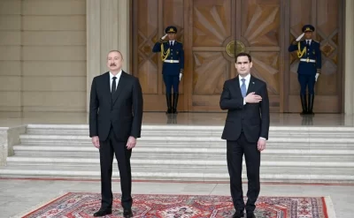 Prezident Berdiməhəmmədovu qarşıladı