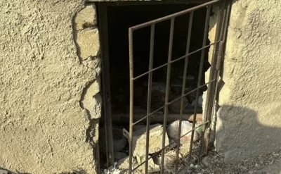 Bakıda binanın zirzəmisindən çürümüş meyit tapıldı