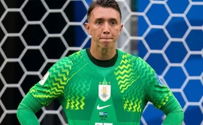 Muslera 30 metrdən qol buraxdı –
