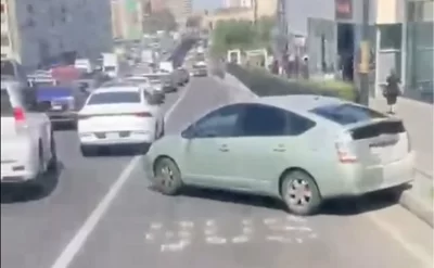 Maşını avtobus zolağında saxlamışdı, cəzalandırıldı – VİDEO