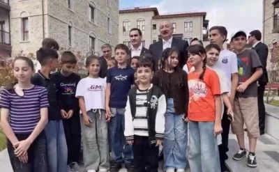 İlham Əliyevin Şuşada uşaqlarla səmimi görüşü