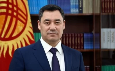Qırğızıstan Prezidenti nəvələrinə smartfondan istifadə etməyi qadağan etdi