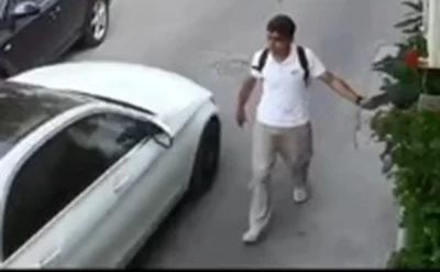 Telefonunu maşına çırpıb pul tələb edirdi, saxlanıldı – VİDEO