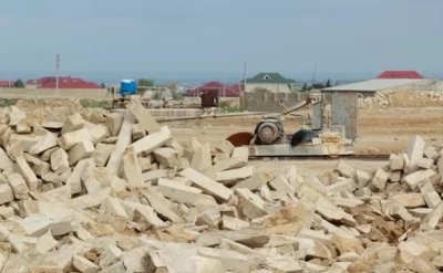 Bakıda daş karxanasında