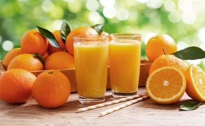 Dietoloq meyvə şirələrinin gizli təhlükəsi barədə xəbərdarlıq etdi
