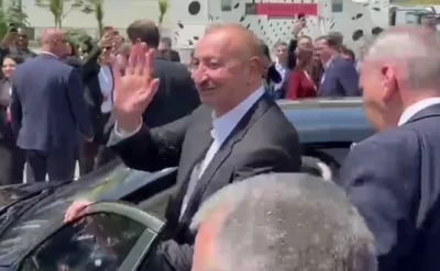 Prezident Şuşada Qlobal Media Forumu keçirilən məkandan belə ayrıldı - VİDEO