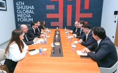Hikmət Hacıyev IV Şuşa Qlobal Media Forumunda xarici nümayəndələrlə görüşdü