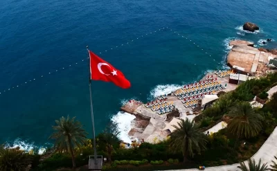 Türkiyədə oteldə kütləvi zəhərlənmə - Araşdırma başladı