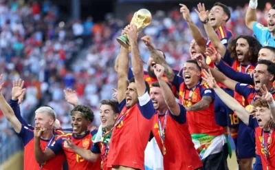 İspaniya dünya futbolunun zirvəsində: