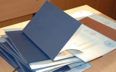 Məzunlara elektron diplomların verilməsinə
