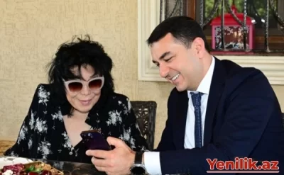 Nazir Flora Kərimovanın ad gününü evində təbrik etdi -