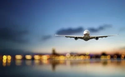 Təyyarə yaşayış evinə çırpılıb: Ölənlər var