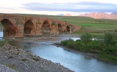 İrəvan və Tehran Araz üzərində