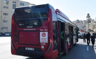 Bakıda avtobusda qadın sərnişin yıxılaraq xəsarət aldı
