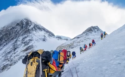 Pakistanda qar uçqunu: 10 alpinist itkin düşüb