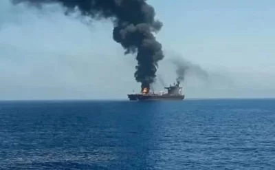 Hörmüzdə tanker vuruldu