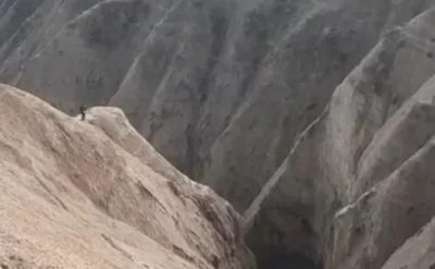 Dərədə köməksiz qaldı