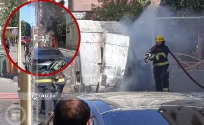 Bakıda hərəkətdə olan avtomobil YANDI