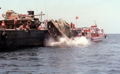 100 döyüş tankını dənizə batırdılar