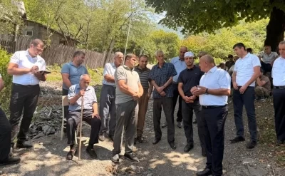Deputat Asif Əsgərov vətəndaşların problemlərini dinləyib, göstərişlər verdi