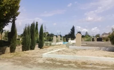 Qəbirstanlıqda mollanı söyən şəxs
